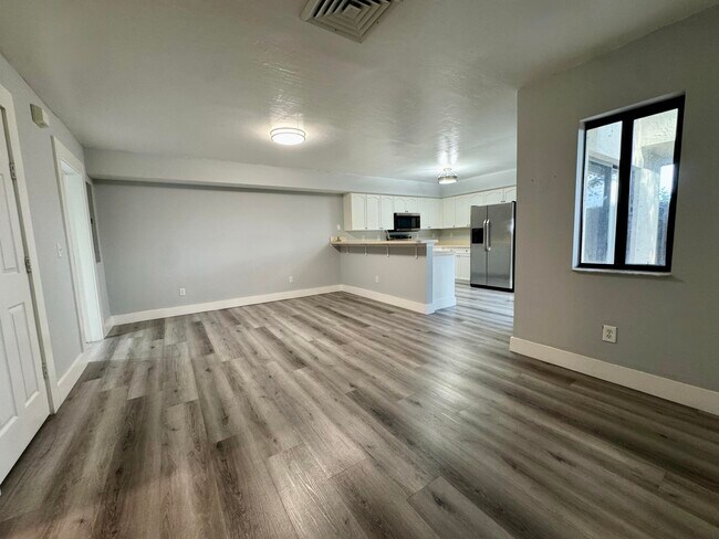 Building Photo - 2216 White Pine Cir
