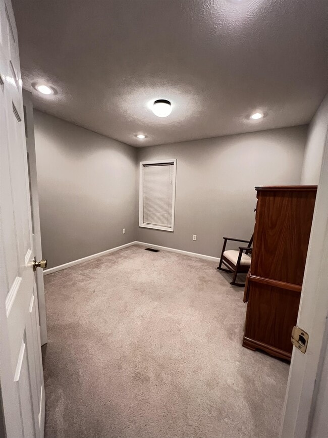 Building Photo - 671 Jenny St