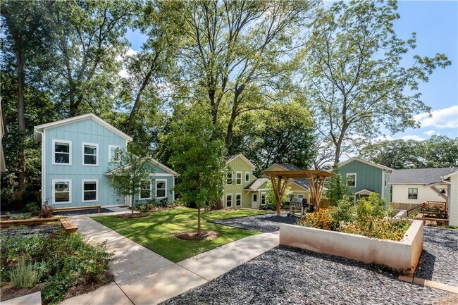 Building Photo - 1353 Finley St NE