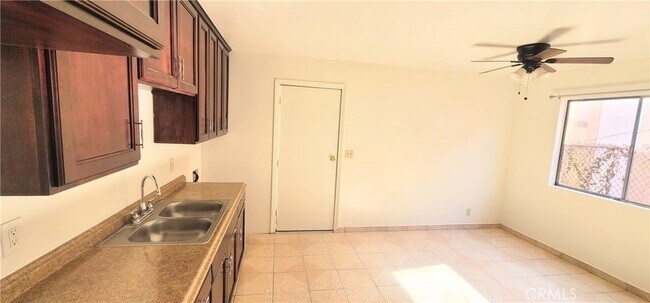 Building Photo - 3638 E 54th St