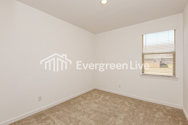 Building Photo - 1220 Dragon Wy