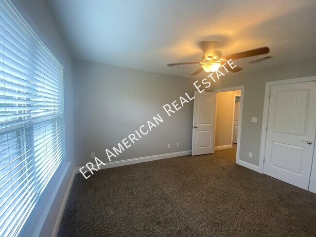 Building Photo - 8461 Laredo St