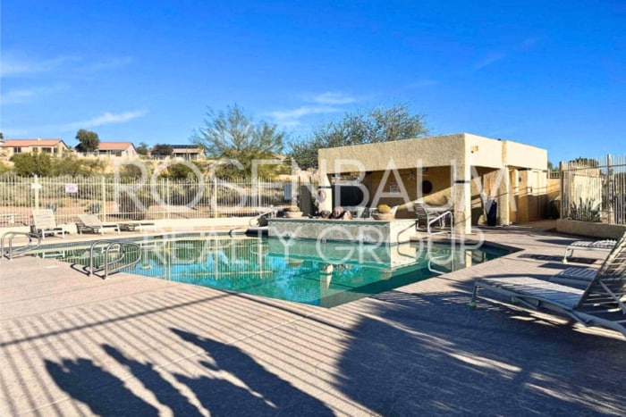 Building Photo - 6261 S Mesa Vista Dr