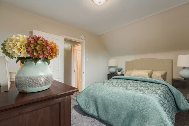 Building Photo - Stylish Home in the Heart of Highland with Detached Garage & Mother-in-Law Suite