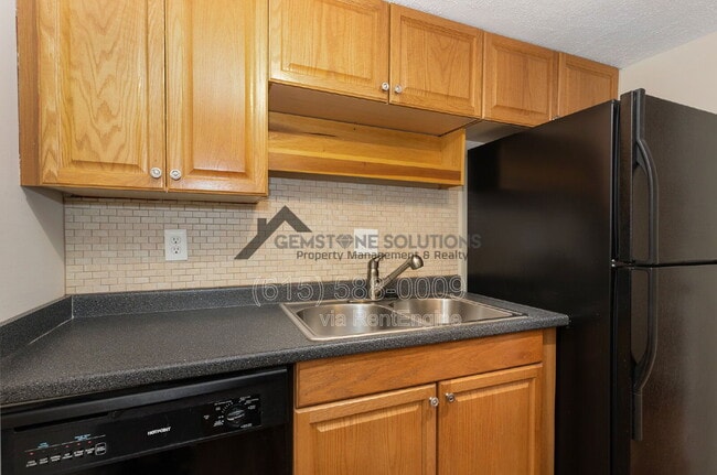 Building Photo - 404 Granville Rd