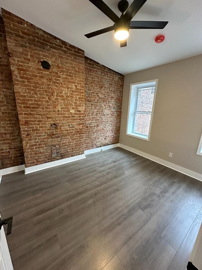 Building Photo - 297 Lark St