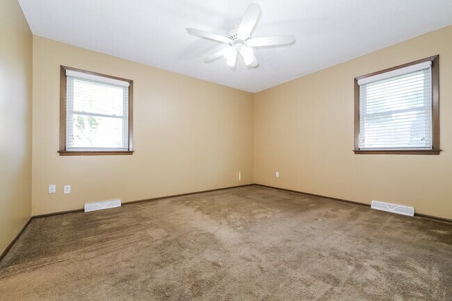 Building Photo - 716 N Choctaw Ave