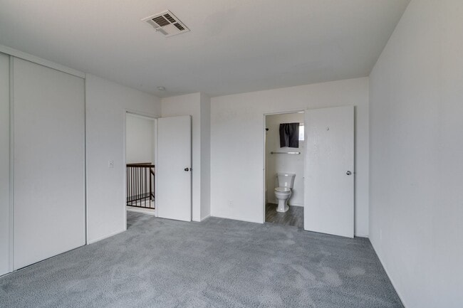 Building Photo - Double Primary Townhome with Spacious Backyard in 89115!