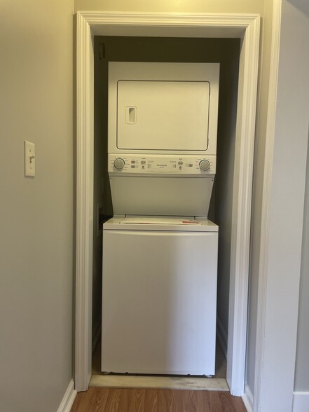 Laundry - 1725 King Woods Dr, APT A