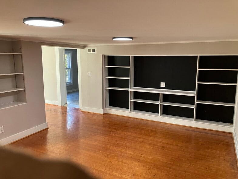 Building Photo - 100 Island Ave