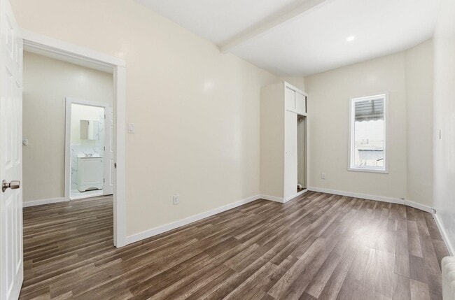 Building Photo - 176 Thorne St