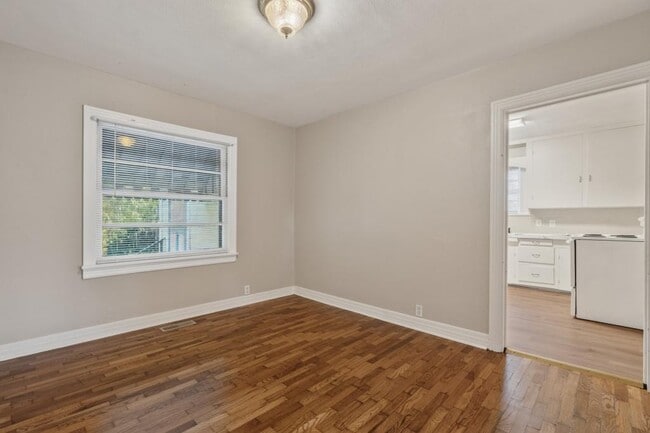 Building Photo - 102 Chitwood St
