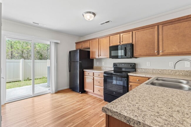 Building Photo - 2BR Townhome Near Camp Lejeune