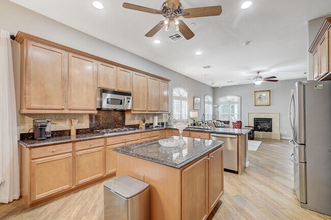 Building Photo - Stunning single-story home in picturesque community!