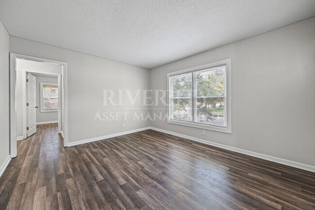 Building Photo - Big 4 bedroom, 1-Bathroom Home In Frayser!...