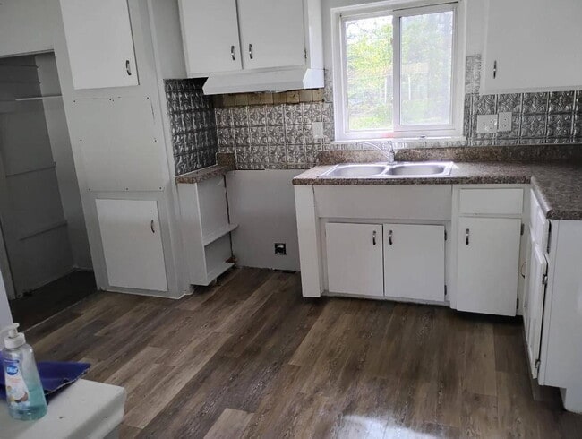 Building Photo - 6223 Cypress Dr