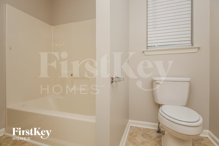 Building Photo - 441 Bakers Bridge Cir