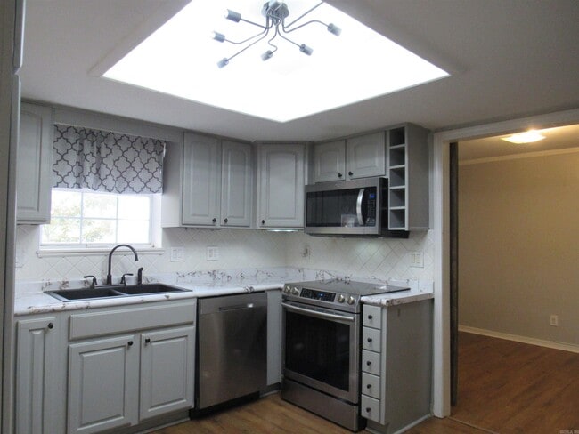 Building Photo - 303 Merganzer Dr