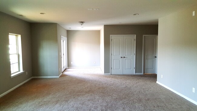 Building Photo - 3917 Valley Side Ct
