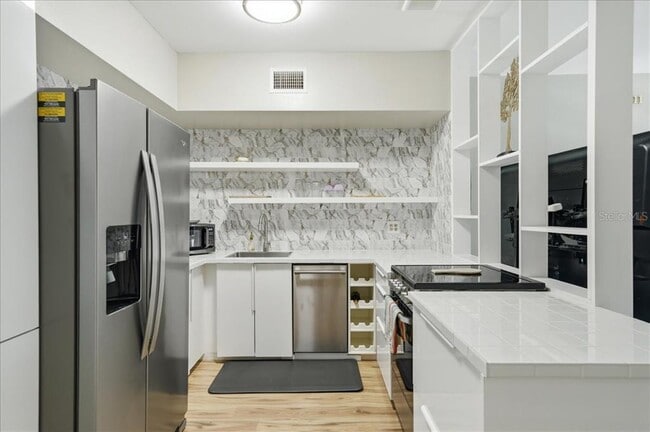 Building Photo - 2400 Franciscan Dr