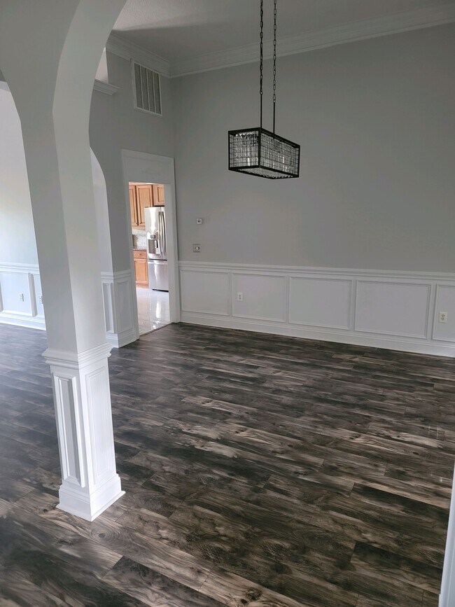 Building Photo - 128 Mosswood Dr