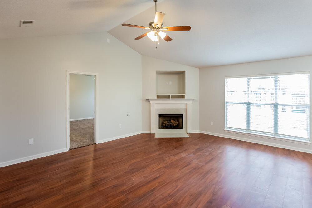 Building Photo - 1800 Sarah Ann Dr W