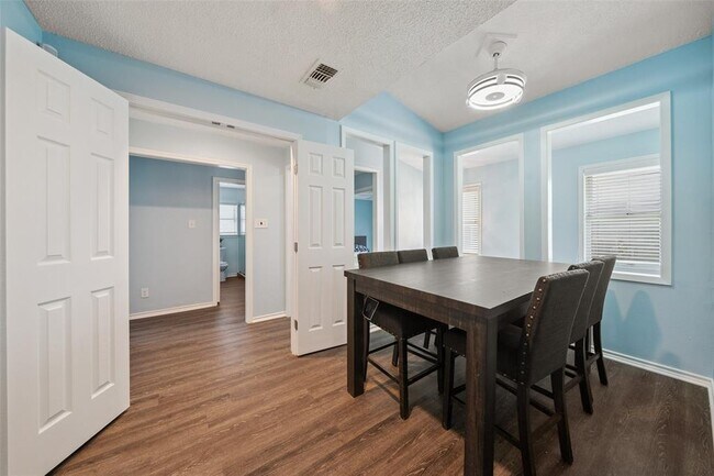 Building Photo - 77 Bayou Vista Dr