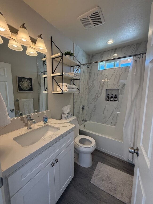 Building Photo - 1 bed, 1 bath ADU with private yard and laundry