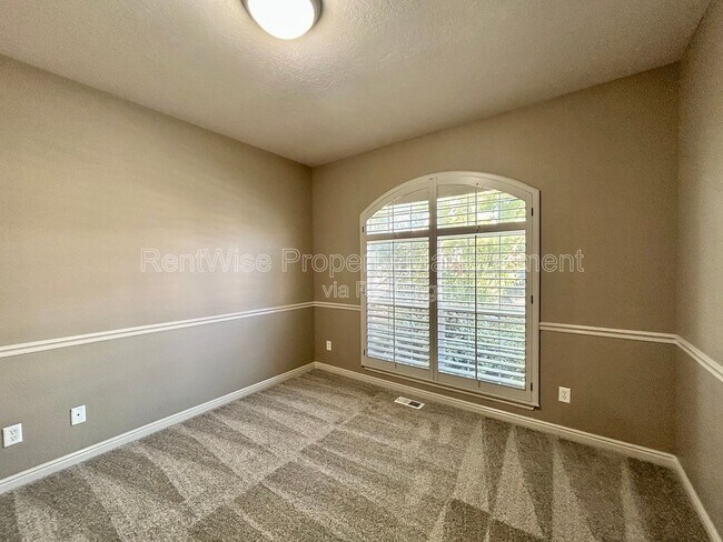 Building Photo - 2253 W los Flores Dr