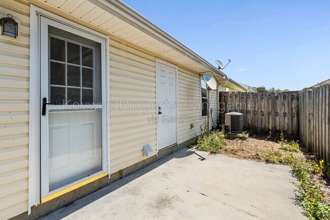 Building Photo - 2004 Hopetown Dr