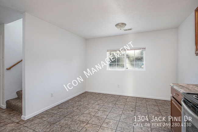 Building Photo - 1304 Jack Pine Way