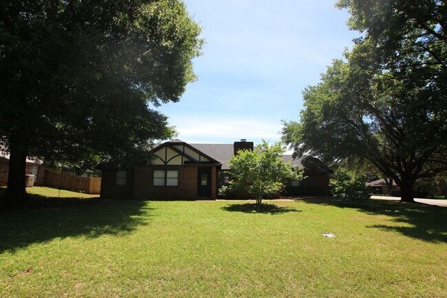 Building Photo - Available! Beautiful 3 bedroom in Whitehouse!
