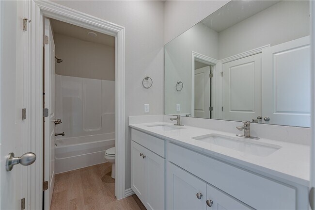 Building Photo - 1704 SW Casuarina Dr