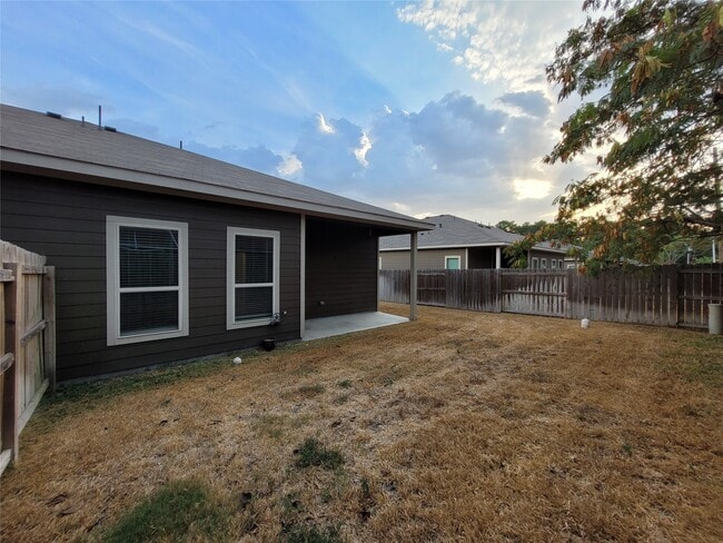 Building Photo - 210 Oakcrest Rd