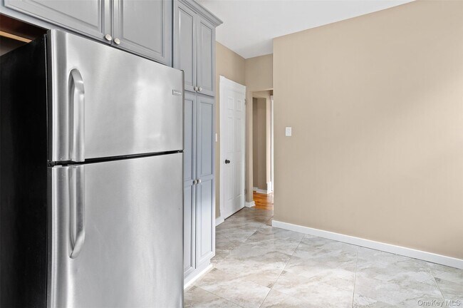 Building Photo - 33 Wickham Ave