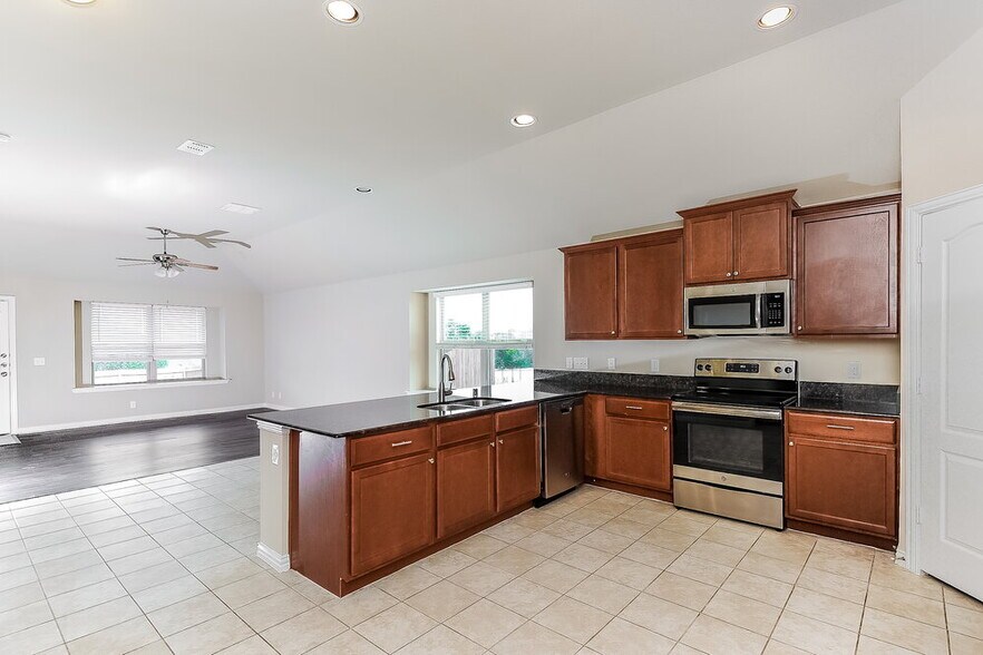 Building Photo - 4933 Lemon Grove Dr