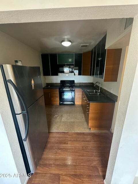 Building Photo - 828 W 2nd St