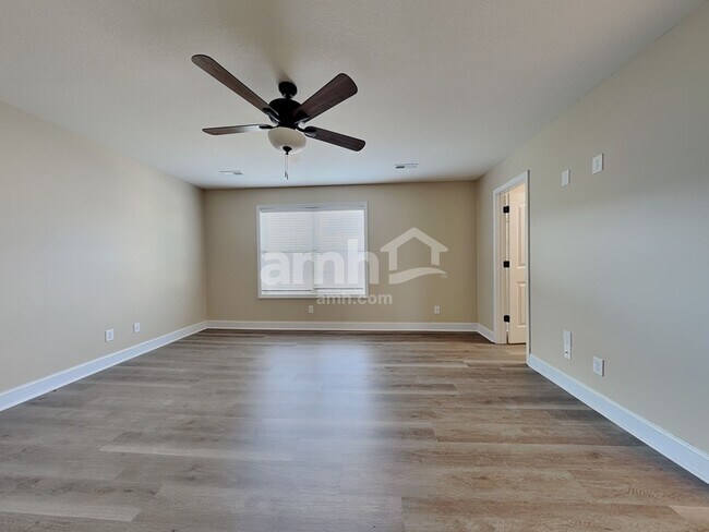 Building Photo - 7217 Deer Springs Way