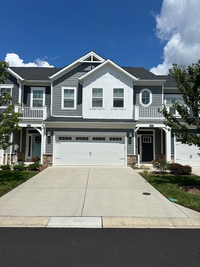 Primary Photo - Townhouse in The Peninsula