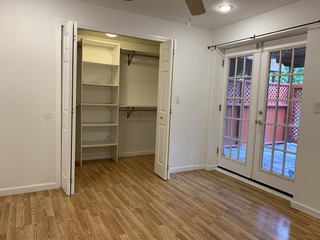 Building Photo - 2-24 Grand St