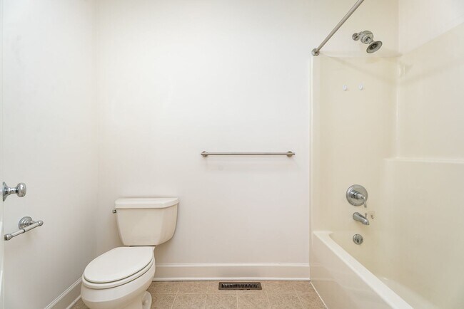 Building Photo - Welcome to this 3 bedroom, 2.5 bathroom to...