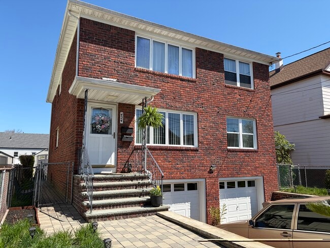 Building Photo - 424 Dewitt St