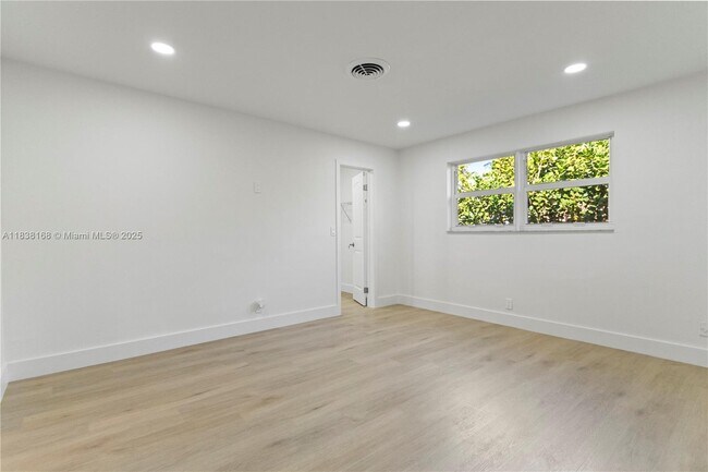 Building Photo - 5401 Fillmore St