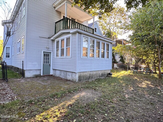 Building Photo - 864 Myrtle Ave