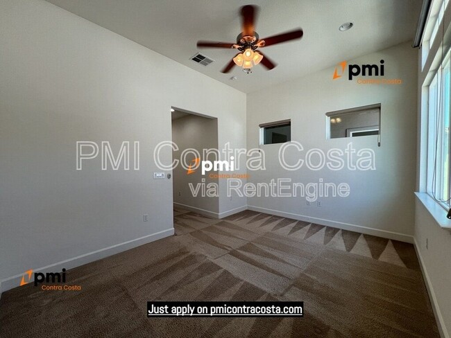 Building Photo - 5217 S Esprit Loop
