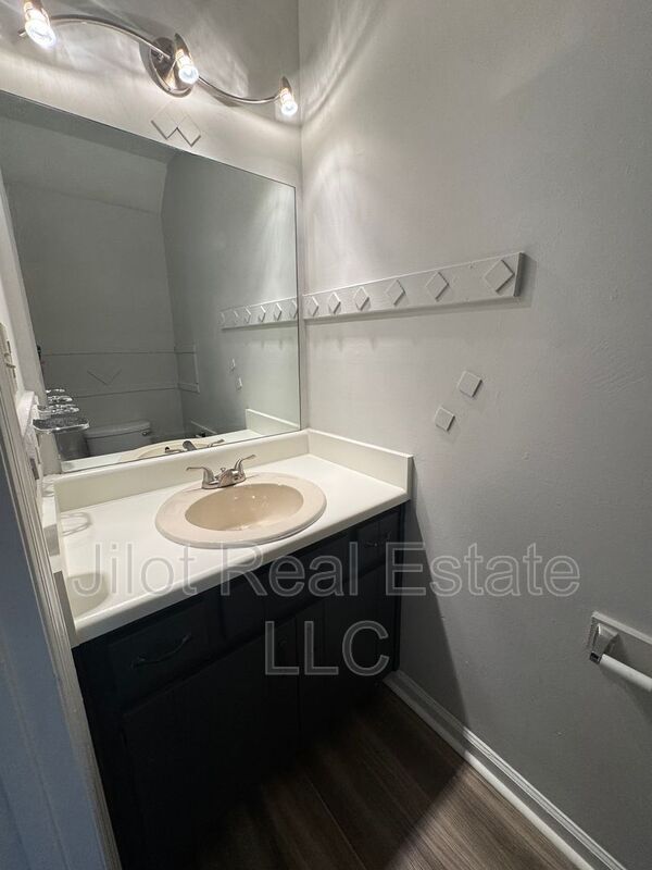 Building Photo - 5794 Sheldon Ct