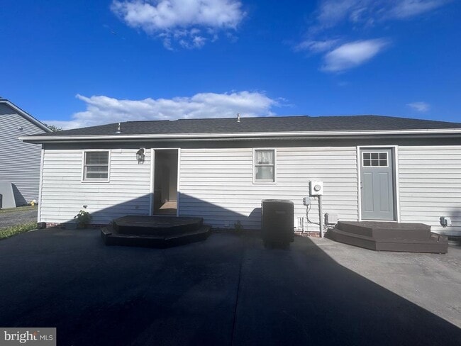 Building Photo - 307 Raven Rd