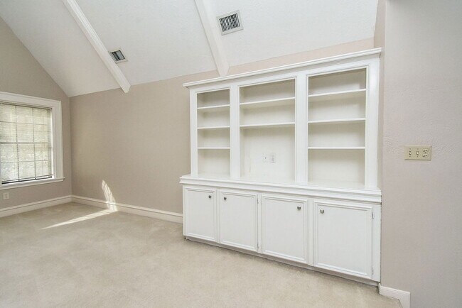 Building Photo - 127 Rush Haven Dr