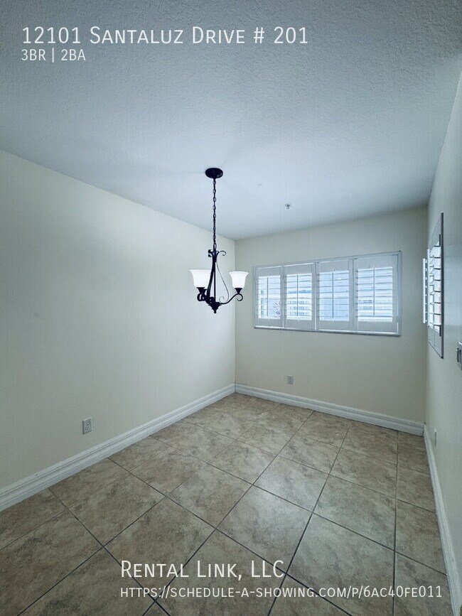 Building Photo - 12101 Santaluz Dr
