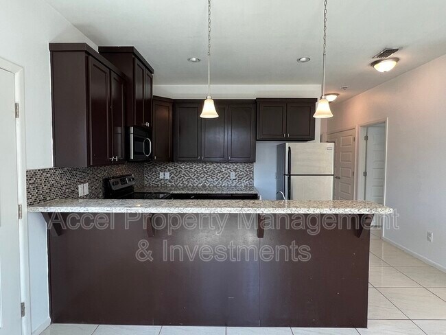 Building Photo - 214 Fig Dr